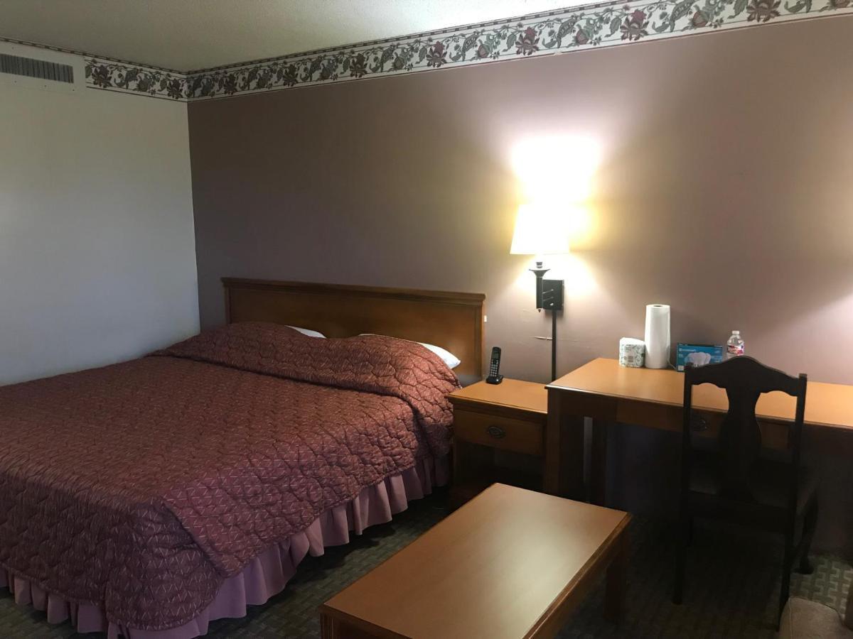Tyler Inn & Suites Ngoại thất bức ảnh